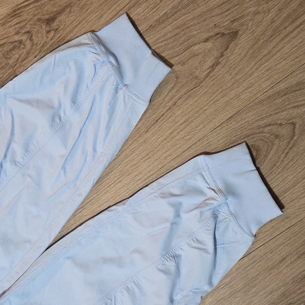 Lululemon Dance Studio Relaxed-Fit Mid-Rise Cargo Jogger *Windmill Size Large - Picture 5 of 16